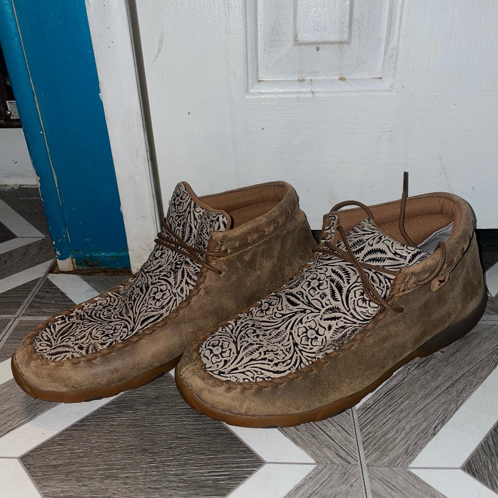 Twisted x’s       Size 8.5 in women’s